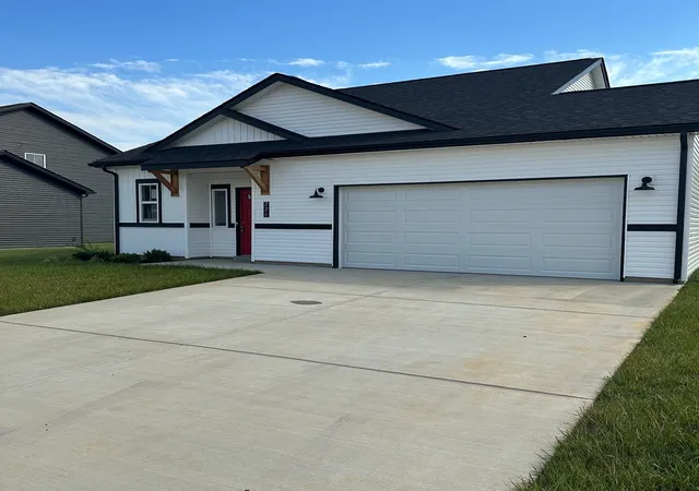 Photo 2 of Single family home for sale at 226 Wexford Way, Clarksville, TN 37042 | MLS# 3622714 | Listing updated on 2026-10-19