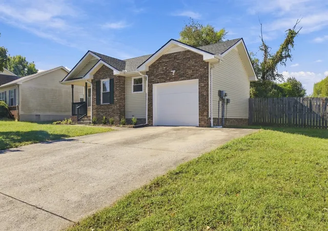 Photo 2 of Single family home for sale at 1846 Timberline Pl, Clarksville, TN 37042 | MLS# 3622768 | Listing updated on 2026-10-20