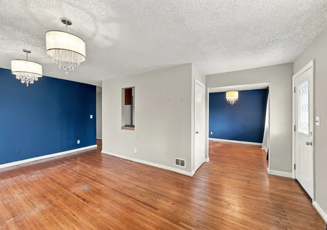 Photo 2 of Single family home for sale at 1217 Villa Pl, Nashville, TN 37212 | MLS# 3626053 | Listing updated on 2026-10-23