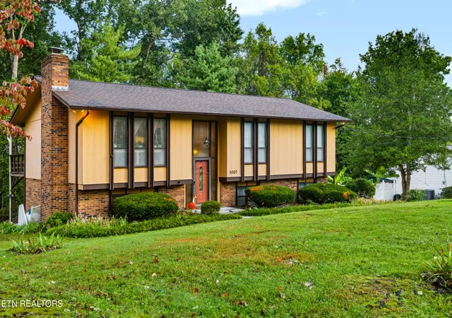 Single family home for sale at 5007 Wilkshire Dr, Knoxville, TN 37921 | MLS# 3622923