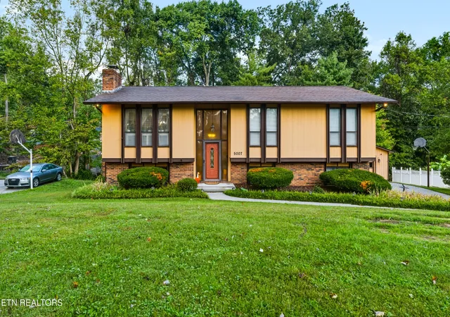 Photo 1 of Single family home for sale at 5007 Wilkshire Dr, Knoxville, TN 37921 | MLS# 3622923 | Listing updated on 2026-10-23