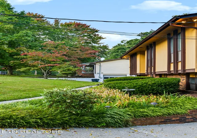 Photo 4 of Single family home for sale at 5007 Wilkshire Dr, Knoxville, TN 37921 | MLS# 3622923 | Listing updated on 2026-10-23