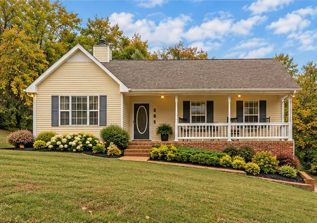 Photo 2 of Single family home for sale at 205 Austell Dr, Columbia, TN 38401 | MLS# 3624368 | Listing updated on 2026-10-23