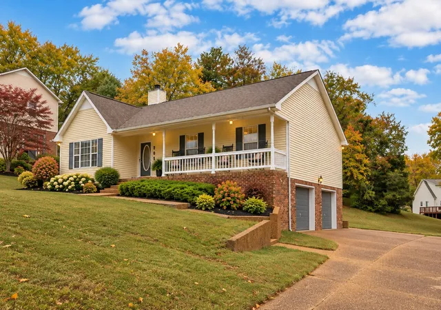 Photo 4 of Single family home for sale at 205 Austell Dr, Columbia, TN 38401 | MLS# 3624368 | Listing updated on 2026-10-23