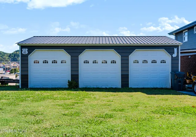 Photo 3 of Single family home for sale at 236 Mountain Vista Dr, Pigeon Forge, TN 37863 | MLS# 3622921 | Listing updated on 2026-10-23