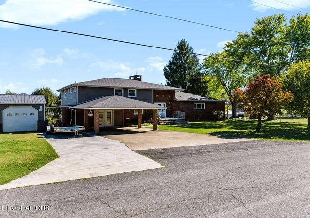 Photo 2 of Single family home for sale at 236 Mountain Vista Dr, Pigeon Forge, TN 37863 | MLS# 3622921 | Listing updated on 2026-10-23