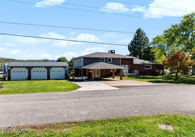 Photo 3 of Single family home for sale at 236 Mountain Vista Dr, Pigeon Forge, TN 37863 | MLS# 3622921 | Listing updated on 2026-10-23