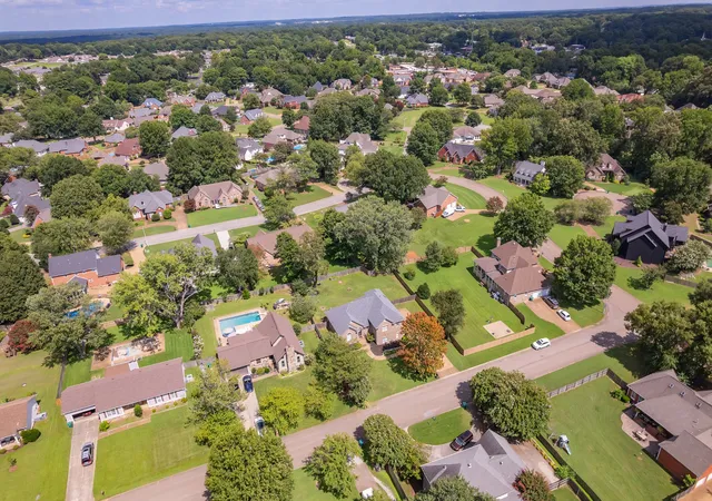 Photo 3 of Single family home for sale at 128 Glenwood Dr, Jackson, TN 38305 | MLS# 3623131 | Listing updated on 2026-10-20