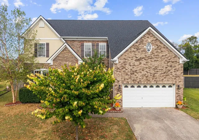 Photo 3 of Single family home for sale at 1021 Queens Pl, Spring Hill, TN 37174 | MLS# 3623321 | Listing updated on 2026-10-25