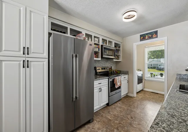 Photo 4 of Single family home for sale at 983 May Apple Dr, Clarksville, TN 37042 | MLS# 3622882 | Listing updated on 2026-10-21