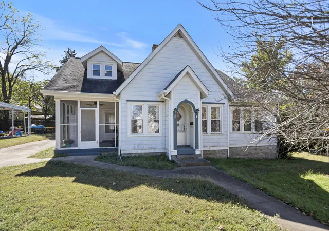 Photo 2 of Single family home for sale at 115 Perry St, Centerville, TN 37033 | MLS# 3622900 | Listing updated on 2026-10-23