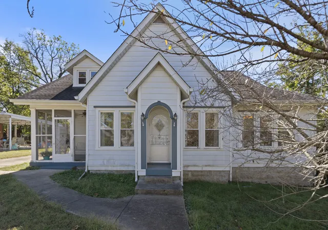 Single family home for sale at 115 Perry St, Centerville, TN 37033 | MLS# 3622900