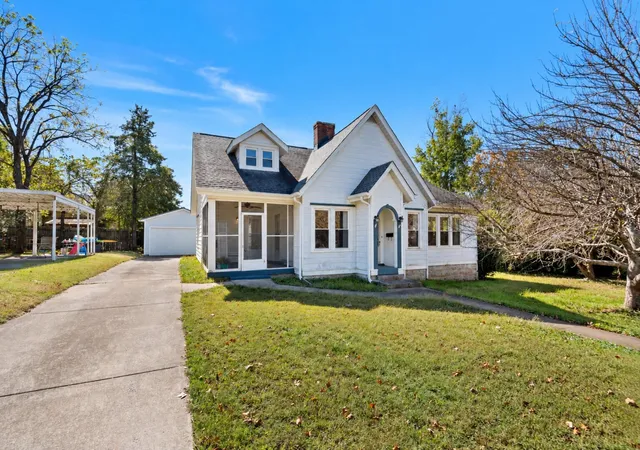 Photo 1 of Single family home for sale at 115 Perry St, Centerville, TN 37033 | MLS# 3622900 | Listing updated on 2026-10-23
