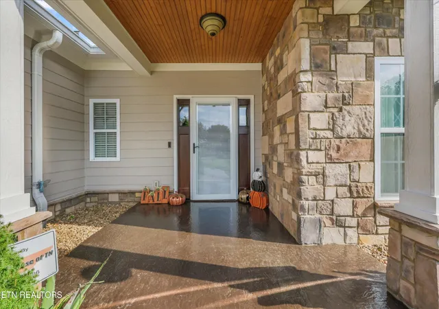 Photo 1 of Single family home for sale at 146 Lighthouse Blvd, Loudon, TN 37774 | MLS# 3622849 | Listing updated on 2026-10-22