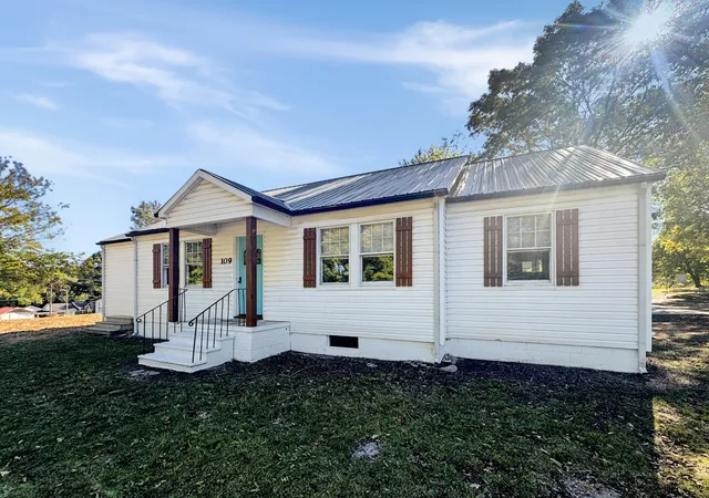 Single family home for sale at 109 Cass St NE, Charleston, TN 37310 | MLS# 3622853