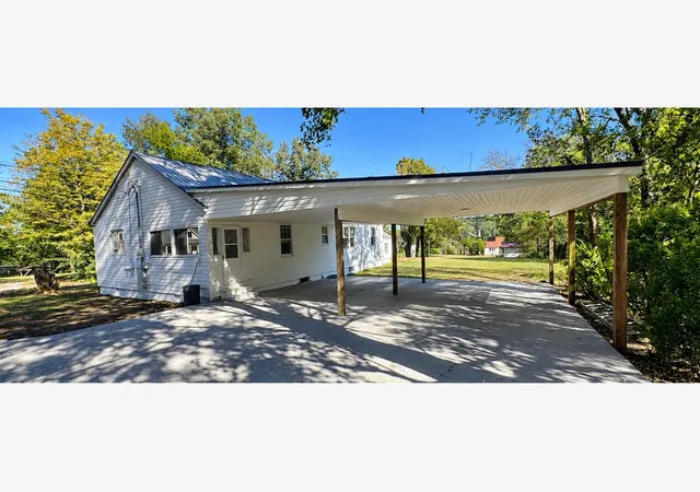 Photo 3 of Single family home for sale at 109 Cass St NE, Charleston, TN 37310 | MLS# 3622853 | Listing updated on 2026-10-27
