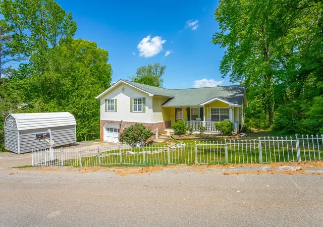 Photo 3 of Single family home for sale at 4721 Briarwood Cir, Chattanooga, TN 37416 | MLS# 3622988 | Listing updated on 2026-10-20