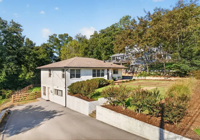 Photo 2 of Single family home for sale at 3027 Ozark Cir, Chattanooga, TN 37415 | MLS# 3622890 | Listing updated on 2026-10-22