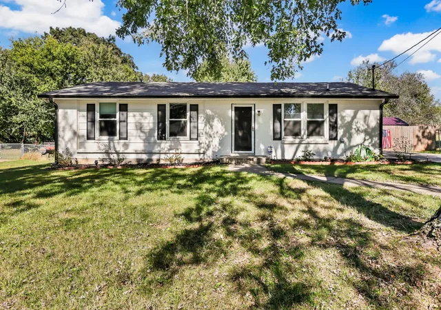 Photo 1 of Single family home for sale at 523 Jewel Dr, Clarksville, TN 37042 | MLS# 3622969 | Listing updated on 2026-10-20