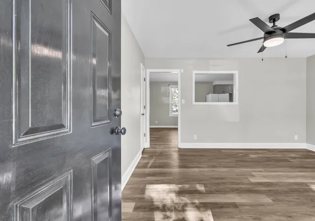Photo 2 of Single family home for sale at 523 Jewel Dr, Clarksville, TN 37042 | MLS# 3622969 | Listing updated on 2026-10-20