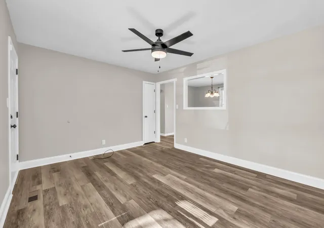 Photo 4 of Single family home for sale at 523 Jewel Dr, Clarksville, TN 37042 | MLS# 3622969 | Listing updated on 2026-10-20