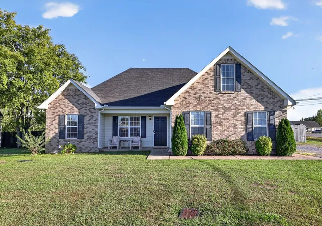 Photo 3 of Single family home for sale at 609 Fall Crk Dr, Murfreesboro, TN 37129 | MLS# 3622945 | Listing updated on 2026-10-28
