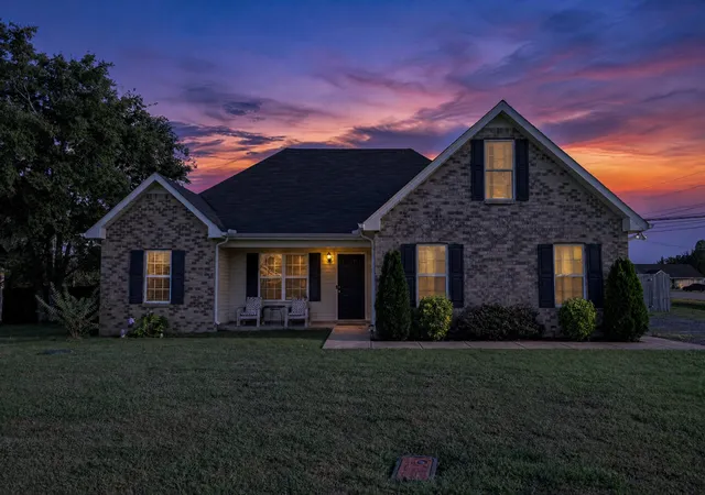 Photo 2 of Single family home for sale at 609 Fall Crk Dr, Murfreesboro, TN 37129 | MLS# 3622945 | Listing updated on 2026-10-28