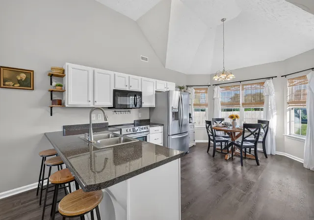 Photo 4 of Single family home for sale at 609 Fall Crk Dr, Murfreesboro, TN 37129 | MLS# 3622945 | Listing updated on 2026-10-28