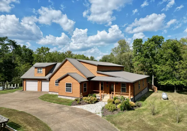 Single family home for sale at 945 Cyn Run Rd, Lewisburg, KY 42256 | MLS# 3623216
