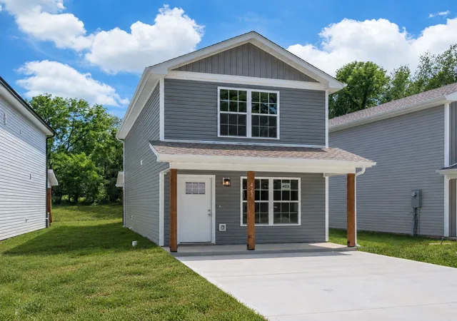 Photo 1 of Single family home for sale at 423 Via Dr, Clarksville, TN 37043 | MLS# 3623121 | Listing updated on 2026-10-21