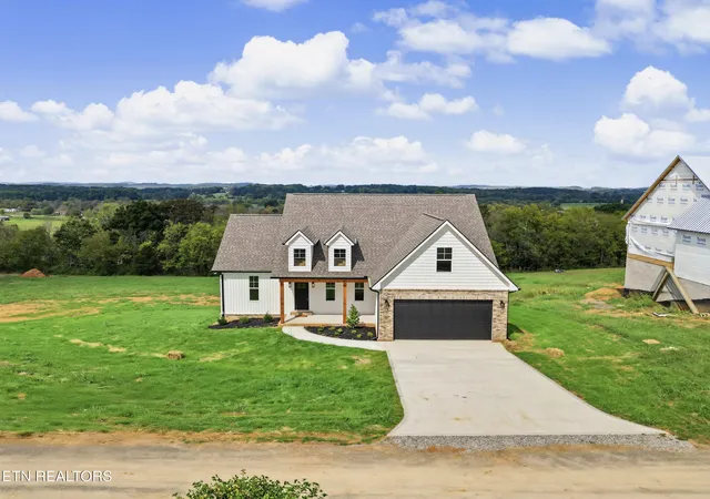 Photo 2 of Single family home for sale at 311 Stone Ln, Maryville, TN 37801 | MLS# 3622952 | Listing updated on 2026-10-23