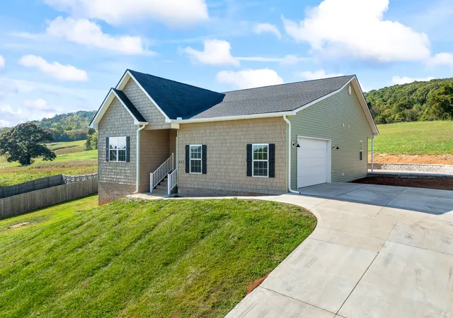 Photo 1 of Single family home for sale at 402 Sunrise Ridge Dr, Jefferson City, TN 37760 | MLS# 3623452 | Listing updated on 2026-10-22