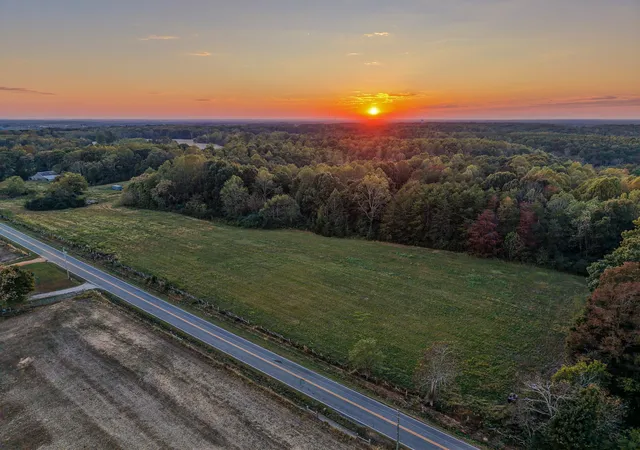 Photo 3 of House for sale at 9062 Dry Crk Rd, Mount Pleasant, TN 38474 | MLS# 3623462 | Listing updated on 2026-10-21