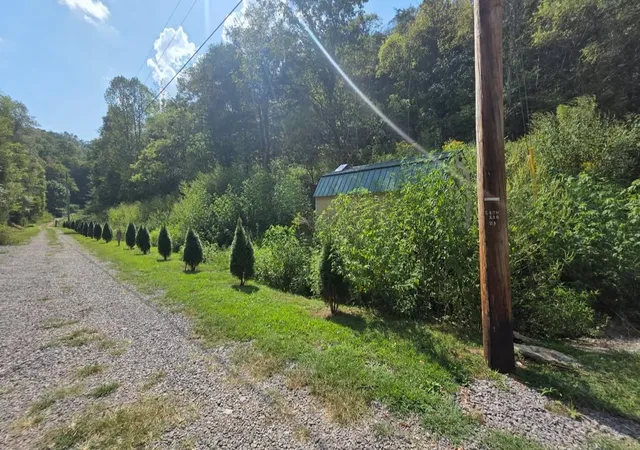 Photo 2 of House for sale at 122 Jim Holw Rd, Woodbury, TN 37190 | MLS# 3623073 | Listing updated on 2026-10-22