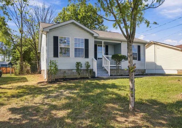 Single family home for sale at 105 Natchez Ct S, La Vergne, TN 37086 | MLS# 3623368