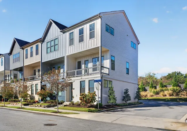 Photo 2 of Townhouse for sale at 189 Peerless Ave, Chattanooga, TN 37405 | MLS# 3623076 | Listing updated on 2026-10-30