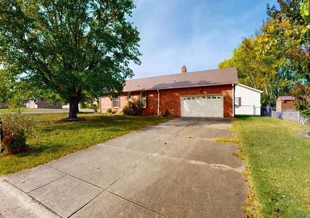 Photo 4 of Single family home for sale at 1182 Woodbridge Dr, Clarksville, TN 37042 | MLS# 3623150 | Listing updated on 2026-10-30