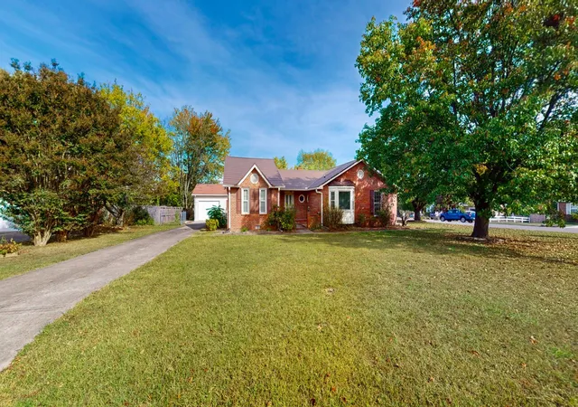 Photo 3 of Single family home for sale at 1182 Woodbridge Dr, Clarksville, TN 37042 | MLS# 3623150 | Listing updated on 2026-10-30