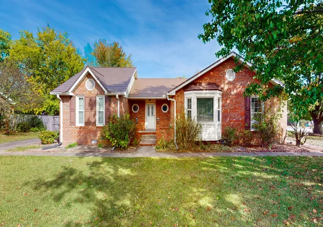 Photo 2 of Single family home for sale at 1182 Woodbridge Dr, Clarksville, TN 37042 | MLS# 3623150 | Listing updated on 2026-10-30