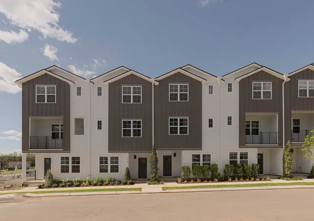 Photo 2 of Townhouse for sale at 114 Chadwick Ct, Madison, TN 37115 | MLS# 3623127 | Listing updated on 2026-10-28