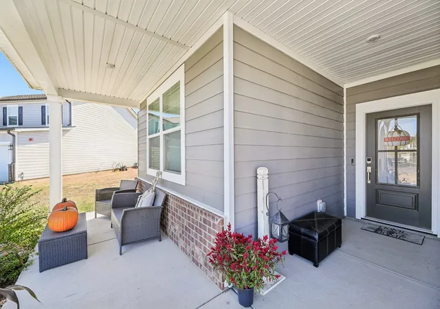 Photo 1 of Single family home for sale at 1000 Daphne Dr, Ashland City, TN 37015 | MLS# 3624631 | Listing updated on 2026-10-23