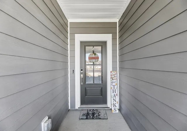 Photo 2 of Single family home for sale at 1000 Daphne Dr, Ashland City, TN 37015 | MLS# 3624631 | Listing updated on 2026-10-23