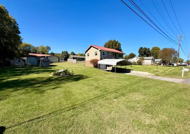 Photo 2 of Single family home for sale at 825 Oak St, Dayton, TN 37321 | MLS# 3623356 | Listing updated on 2026-10-30
