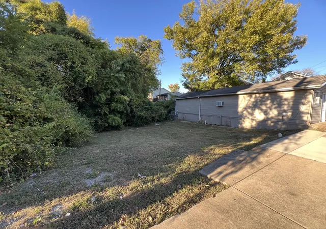 Photo 2 of Single family home for sale at 629 Commerce St, Clarksville, TN 37040 | MLS# 3623266 | Listing updated on 2026-10-20
