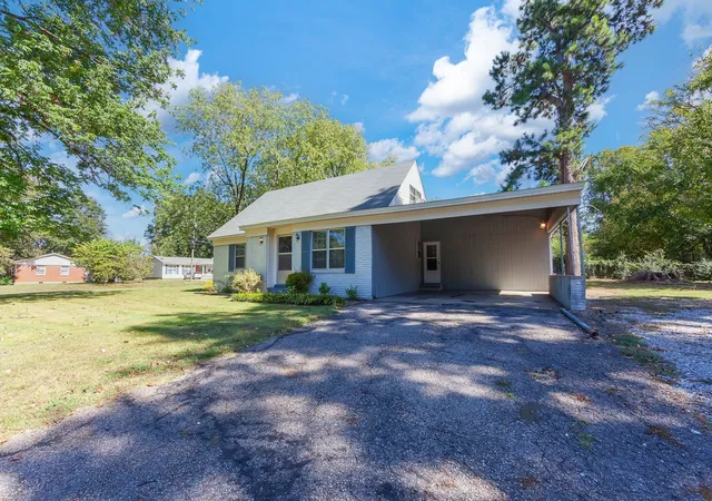 Photo 1 of Single family home for sale at 566 Pearson Dr, Jackson, TN 38305 | MLS# 3623244 | Listing updated on 2026-10-20