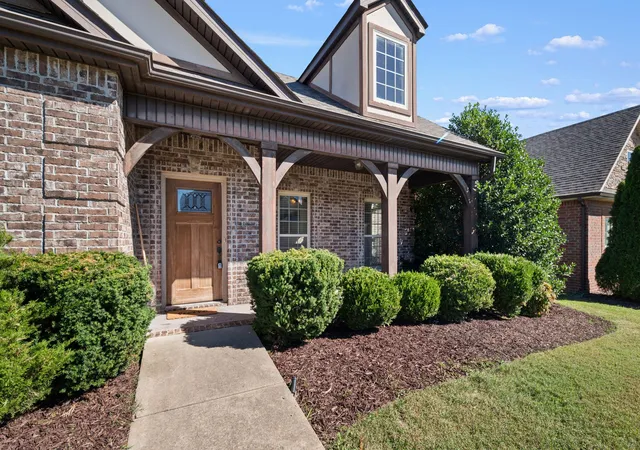 Photo 2 of Single family home for sale at 206 Dorchester Cir, Clarksville, TN 37043 | MLS# 3623959 | Listing updated on 2026-10-22