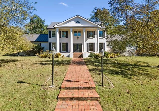 Photo 1 of Single family home for sale at 1858 Wilson Pike, Franklin, TN 37067 | MLS# 3623492 | Listing updated on 2026-10-31