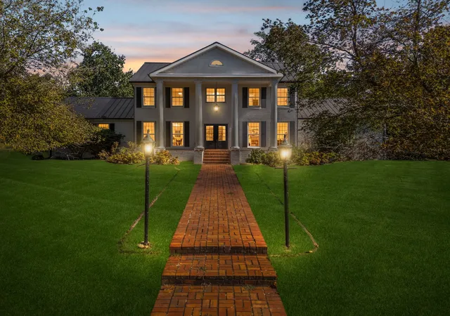 Photo 1 of Single family home for sale at 1858 Wilson Pike, Franklin, TN 37067 | MLS# 3623492 | Listing updated on 2026-10-31