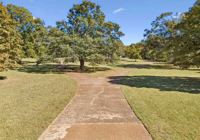 Photo 2 of Single family home for sale at 1858 Wilson Pike, Franklin, TN 37067 | MLS# 3623492 | Listing updated on 2026-10-31