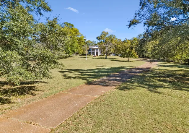 Photo 3 of Single family home for sale at 1858 Wilson Pike, Franklin, TN 37067 | MLS# 3623492 | Listing updated on 2026-10-31